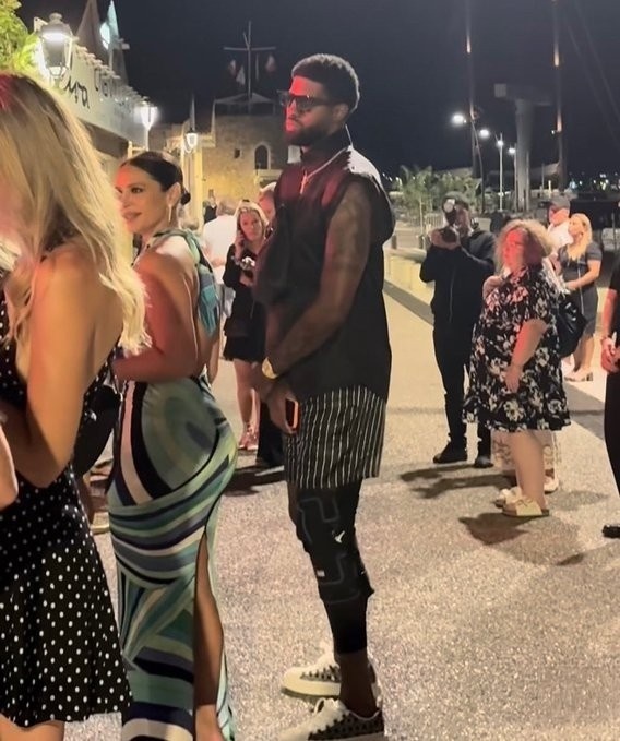 夸梅：很多球星休赛期和说唱歌手聚会&混夜店 所以科比值得尊重