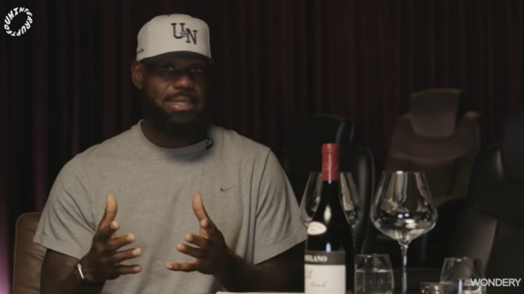 詹姆斯：现代篮球回合数、空间拉扯都远超过去 对身体的损耗更大