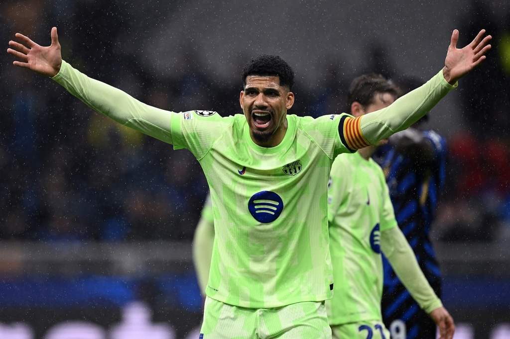 身价3500万欧！西媒：巴萨愿4500万欧卖阿劳霍，夏窗6000万没人买